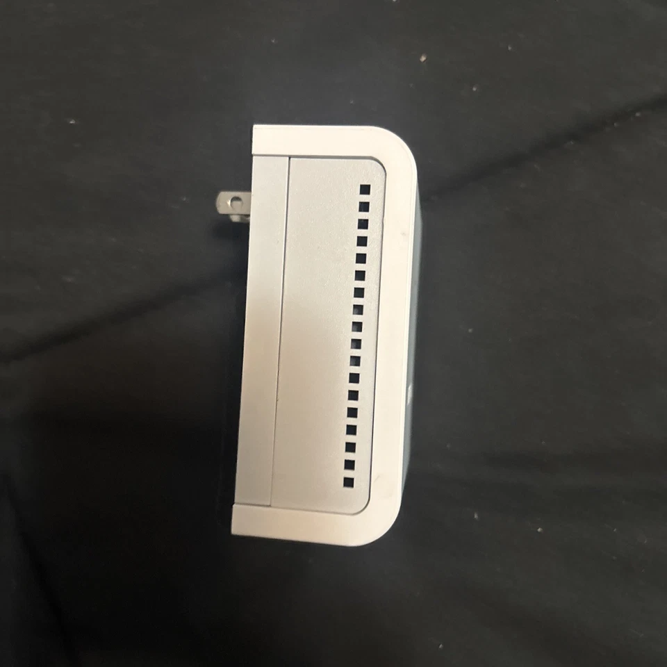 Netgear XET1001 White 85Mbps Wall-Plugged Ethernet Network Adapter - Image 3 of 4