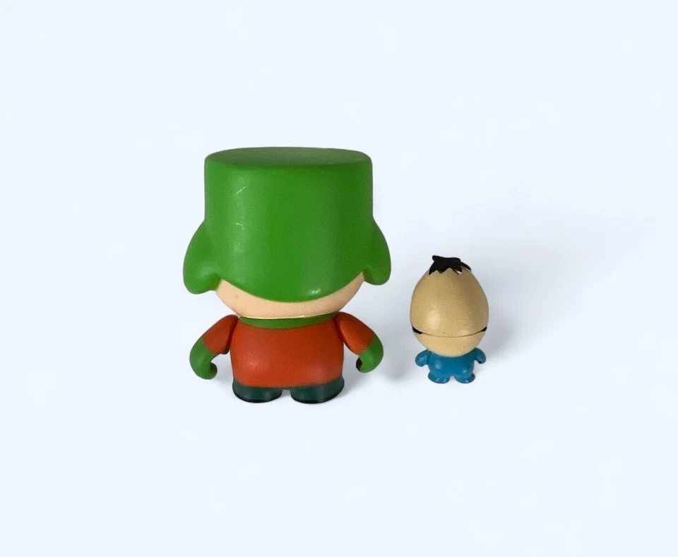 KIDROBOT! Виниловая фигурка South Park Mystery Mini Series 1 KYLE with IKE  - Изображение 2 из 3