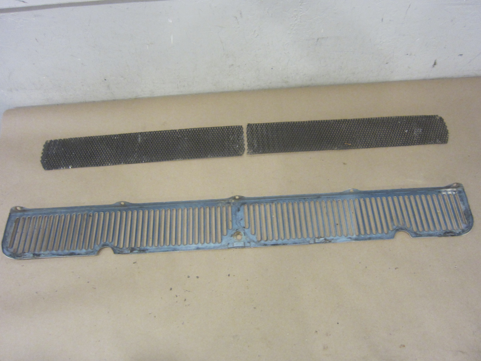 Rolls Royce Silver Shadow II 1980 - Front Cowl Grille Panel