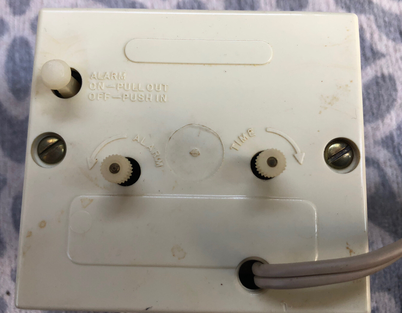 VINTAGE TIMEX CLOCK COMP. ELECTRIC ALARM CLOCK Plug In Beige WORKS TESTED 