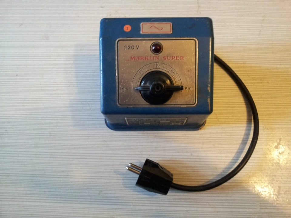 Märklin Eisenbahn  super trafo 220 v