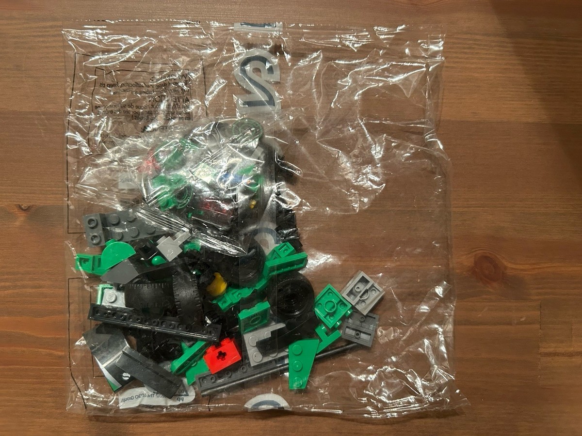 LEGO CITY: F1 Grid with VCARB & Sauber Race Cars (60474) - Sealed