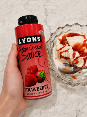 Lyons Designer Dessert Sauce Strawberry 16 oz (pack 4, pack 6 & case 12 Bottles)