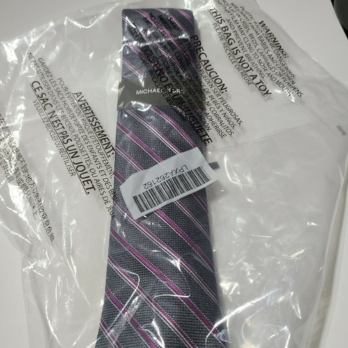 Corbata para hombre Michael Kors asimétrica a rayas trama satinada rosa talla única - Imagen 4 de 5