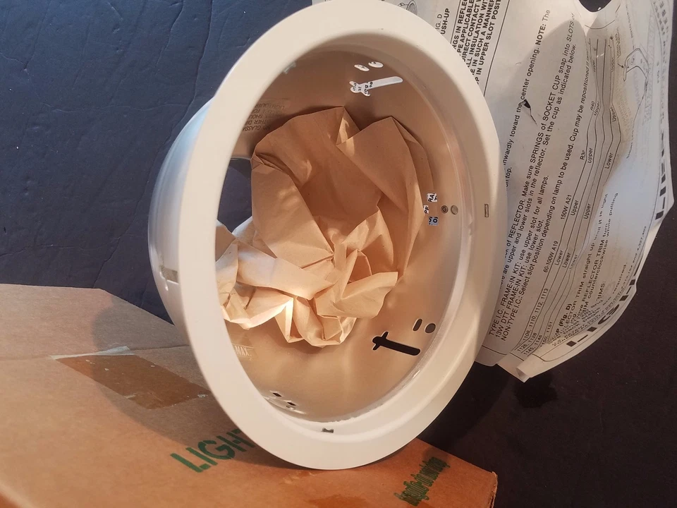 NEW IN BOX LIGHTOLIER 1110 - Image 2 of 4