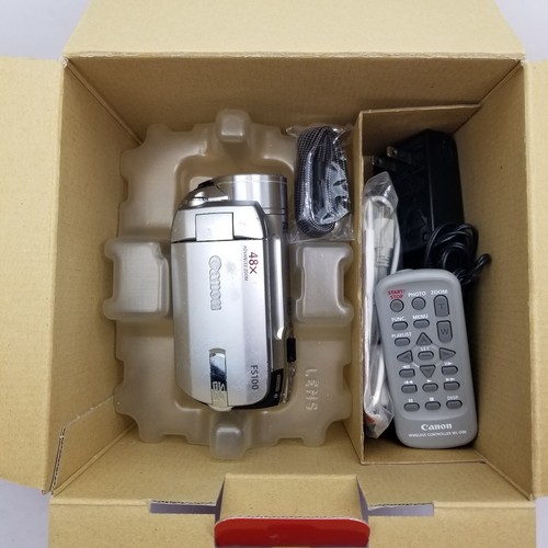 Canon FS100 Digital Video Camcorder 48x/2000x Zoom W/Box Power Cord Remote +More - Picture 19 of 22