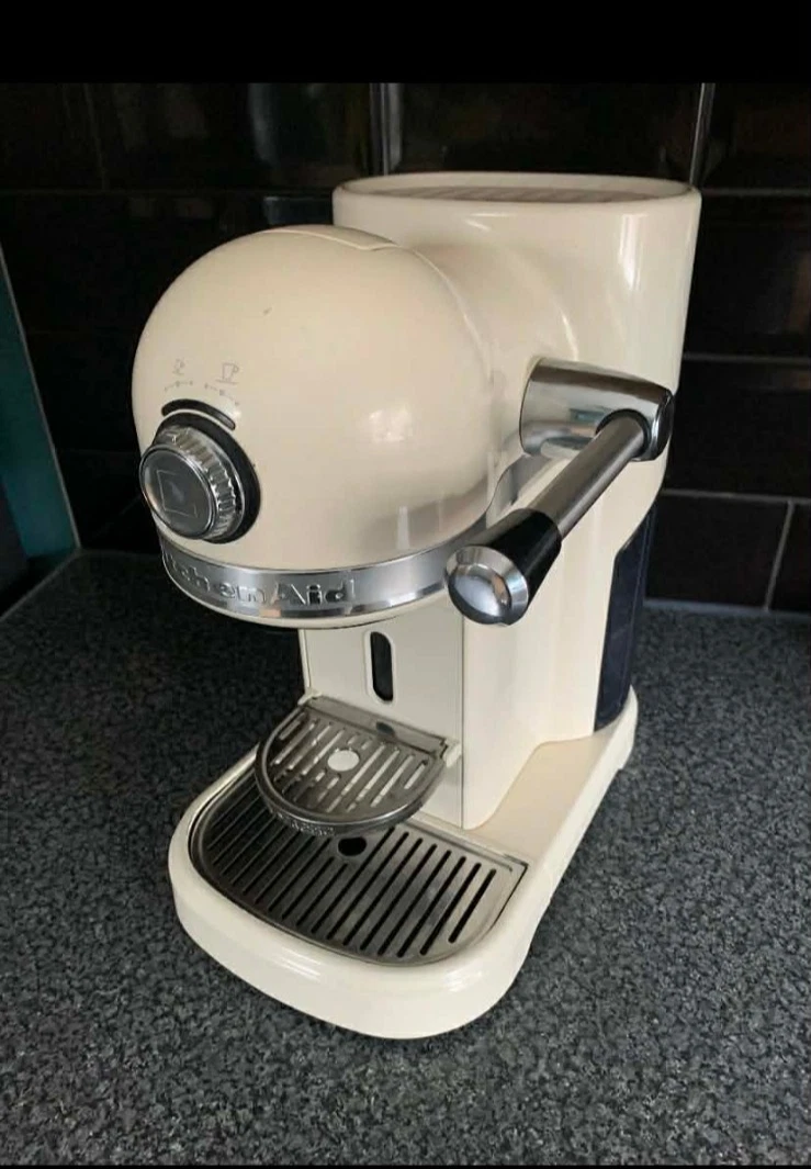 KITCHEN AID ARTISAN COFFEE MAKER NESPRESSO COFFEE MACHINE-read listing )