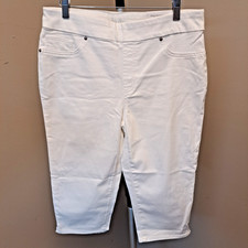 NWT CHICO'S Alabaster Denim Pull On Elastic Waist Capri Pants Sz 1 US 8