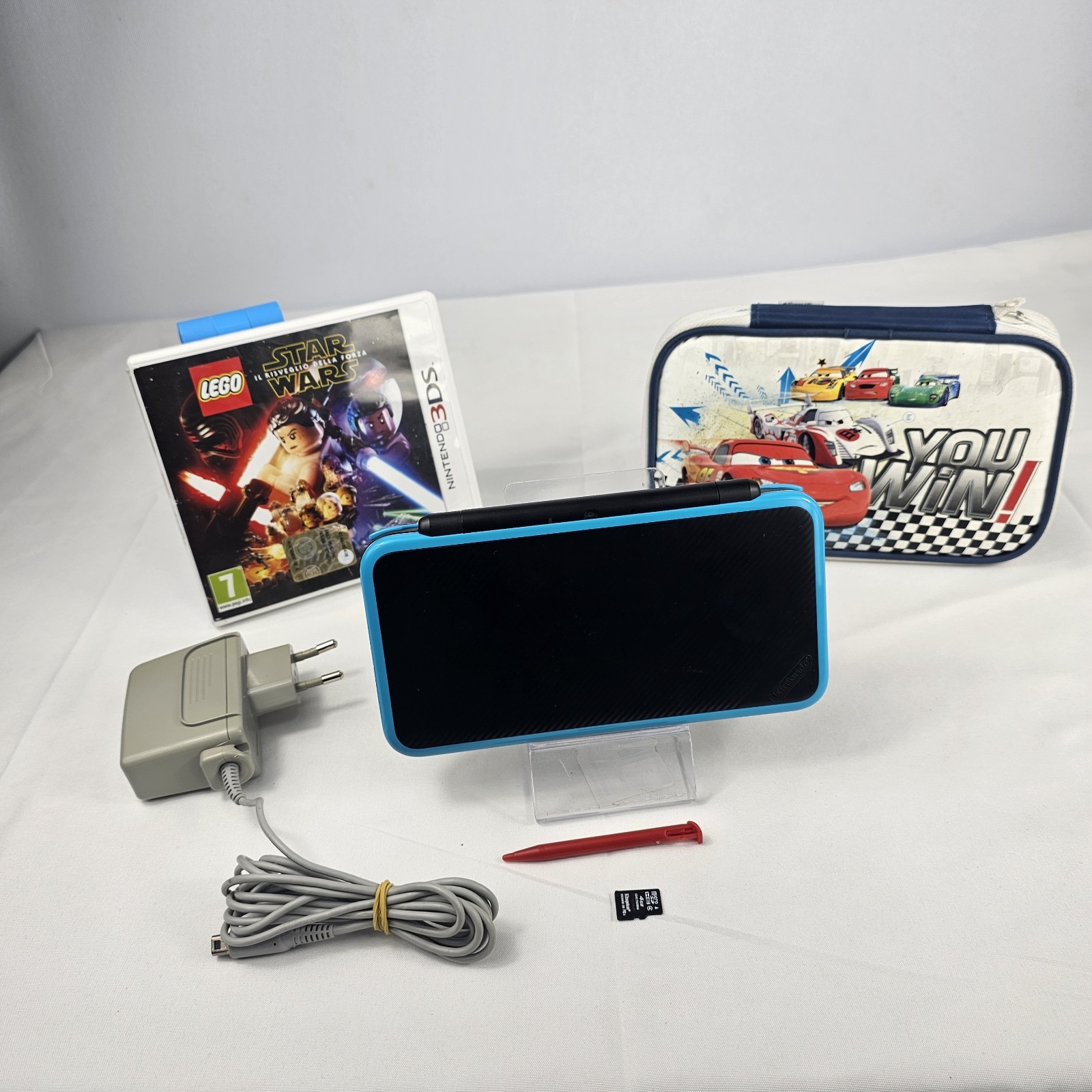 New Nintendo 2DS XL - Nero/blu + caricabatteria scheda sd 4gb + gioco e custodia