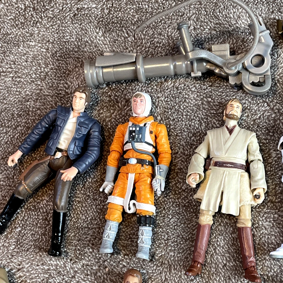 Star Wars Collectible Action Figures Mixed Lot of 12 Characters plus Weapons - Image 2 of 4