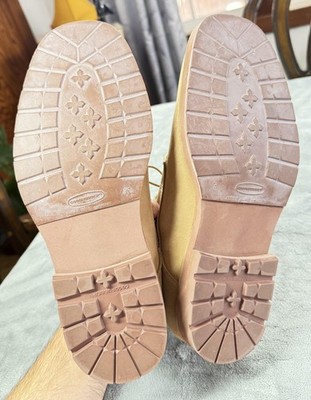 Hitchcock Shoes Mens Size 9.5 E Beige Suede Derby Dress Lace  display picture 3
