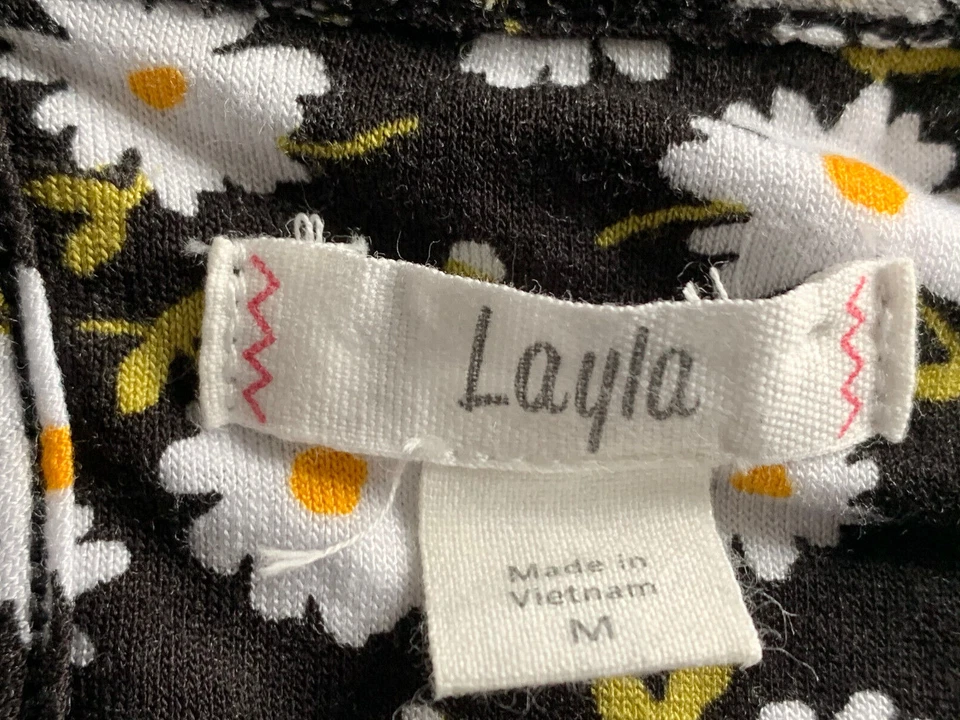 Conjunto de Pijama Layla Rayón/Spandex Tejido Margaritas Manga Corta Talla S Negro Capri Talla M Foto 3 de 4