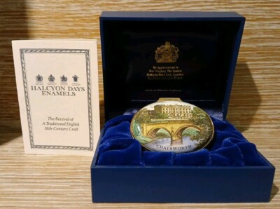 Boxed Vintage Halcyon Days Chatsworth House Emaille Box 5,25 cm (B.35)