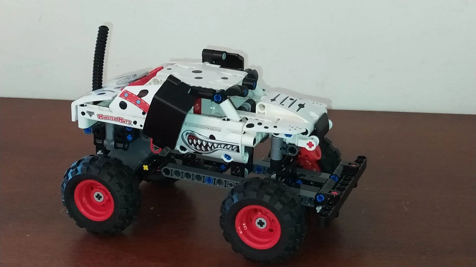 LEGO Technic 42150 Monster Jam Monster Mutt Dalmatian, foto 1 di 4