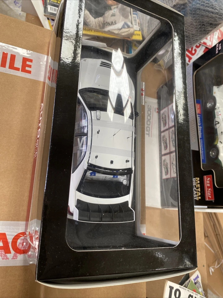 Autoart 1/18 Scale Diecast 80692 - Subaru Impreza WRC 2006 Plain Body - white - Image 3 of 4