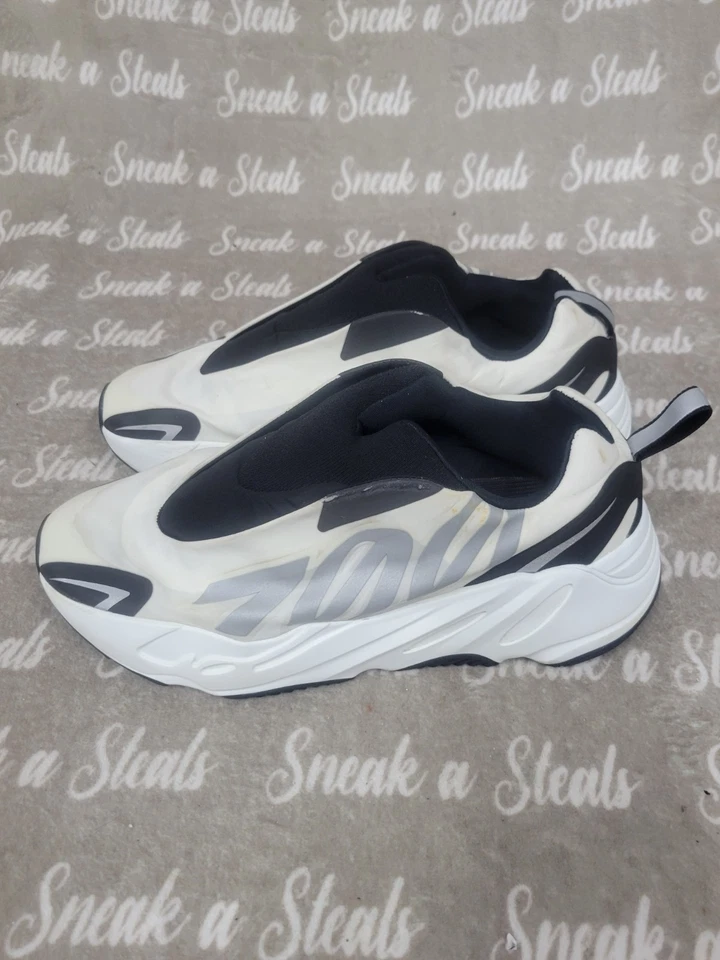 Yeezy Boost 700 MNVN sin cordones 8,5 para hombre Foto 2 de 4