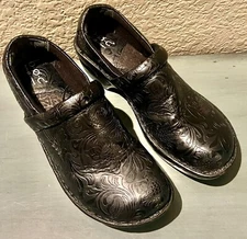 B.O.C Black Tooled Leather Peggy Clog Women Size 9 Mule Slip On Worn Once