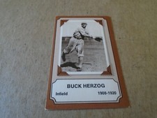1974 Fleer Cloth Patches Laughlin Pioneers of Baseball BUCK HERZOG  #27