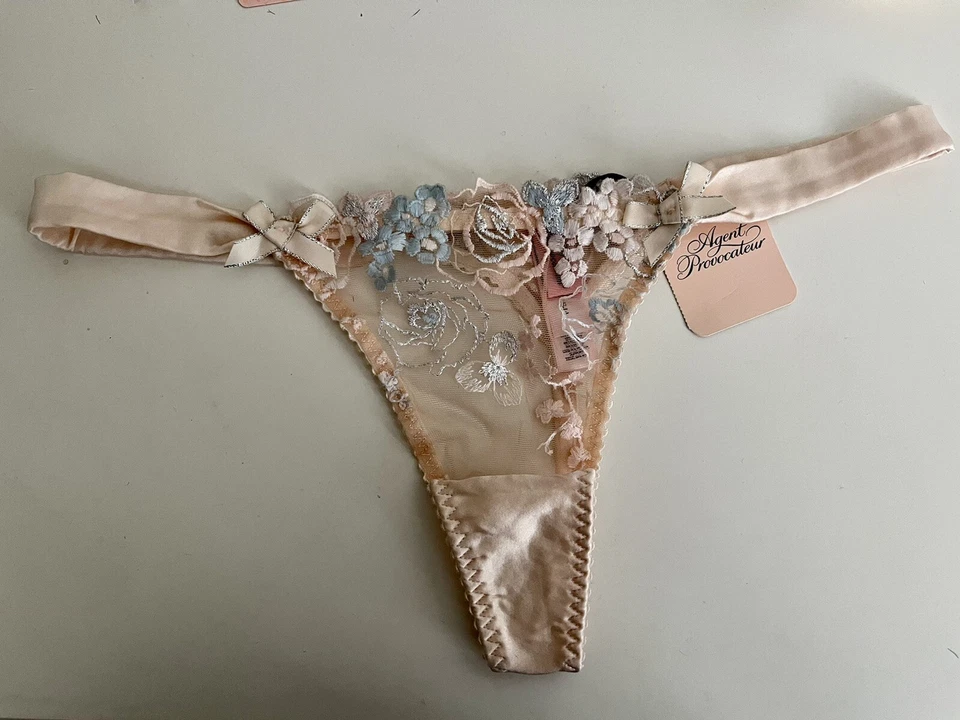Nuevo con etiquetas Agent Provocateur ODETTE Tanga Floral Bordado Panty Rosa Melocotón AP2 S Foto 3 de 3
