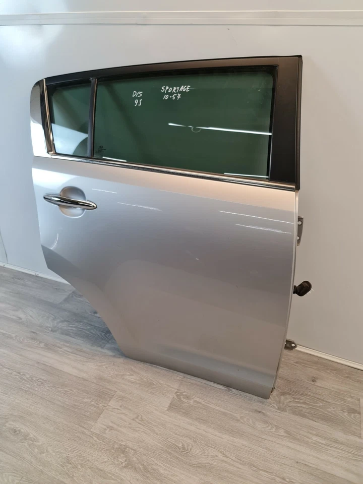 KIA SPORTAGE MK3 2010 2013 COMPLETE REAR DOOR DRIVER SIDE SILVER 9S - Image 2 of 4