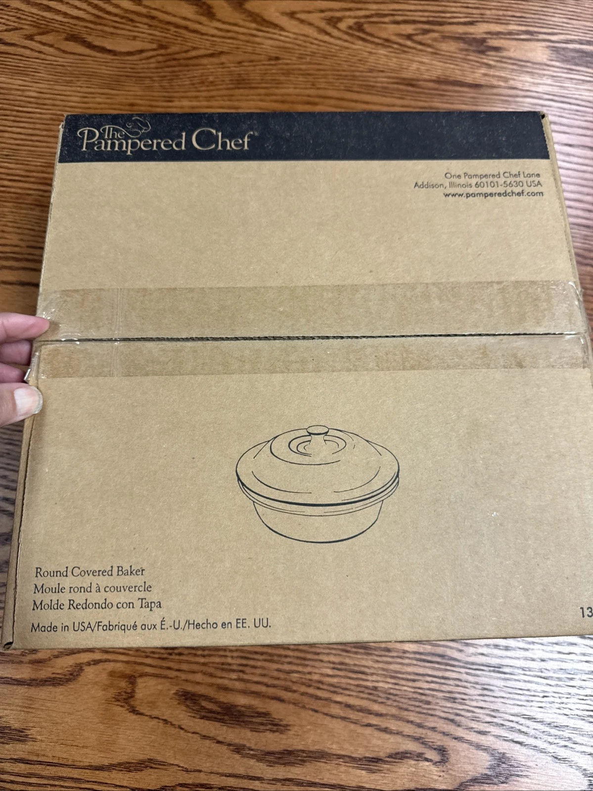 New Pampered Chef Round Covered Baker 1364 Cranberry Stone