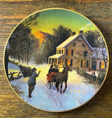 Avon 1988 Christmas Collector Plate Porcelain Trimmed in 22K Gold