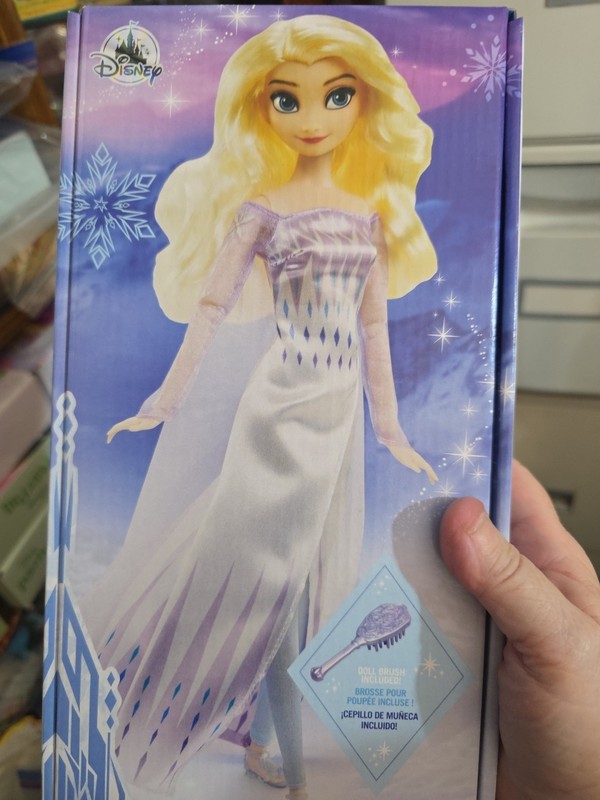 Disney Store Elsa  Classic Doll with Brush Brand NEW IN BOX Frozen 2