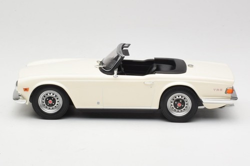 155132035 Triumph TR6 PI LHD White Minichamps 1/18 - Foto 3 di 6