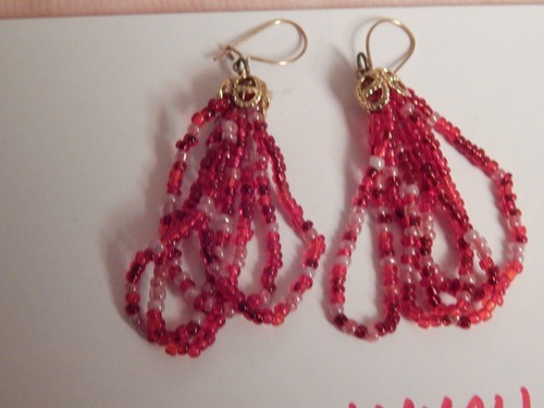 Grandmas Estate Beautiful Glass 1980 Red Seed Bead (1031) - Picture 2 of 3