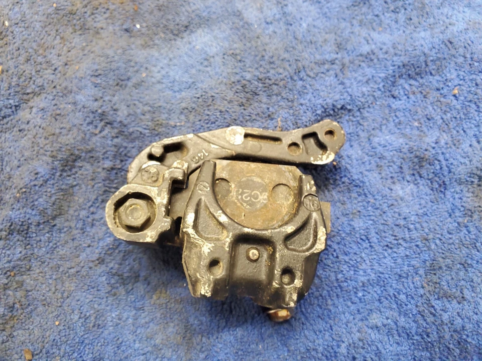 Pinza de freno delantera Suzuki RM 125 RM125 1984 Foto 3 de 4