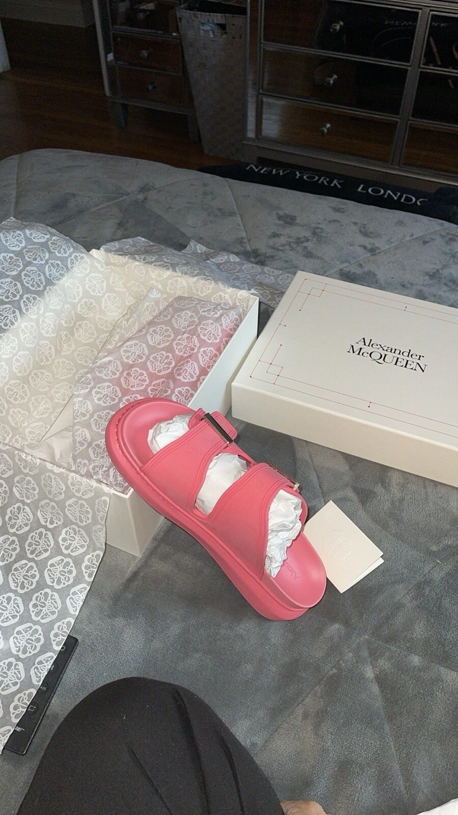 Sandali Alexander McQueen nuovi colore corallo