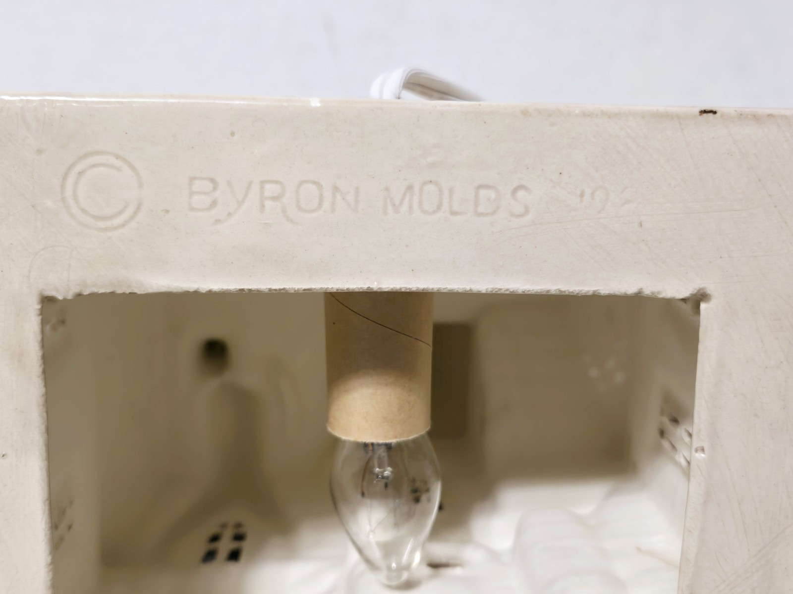 Vtg Byron Molds 70s-80s Ceramic Green & Tan Victorian Home - Electric Light Up