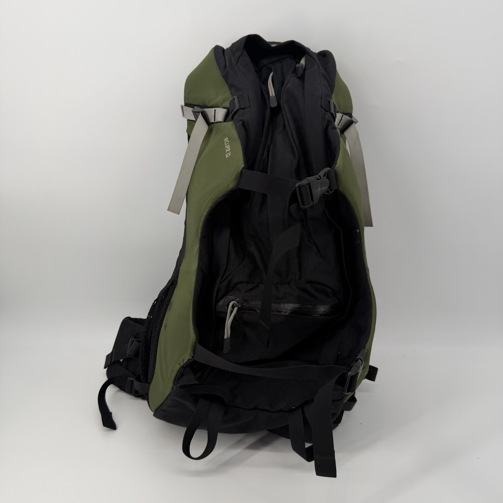 OSPREY ECLIPSE 32 Backpack Green Black Size Large Hiking Outdoor Travel