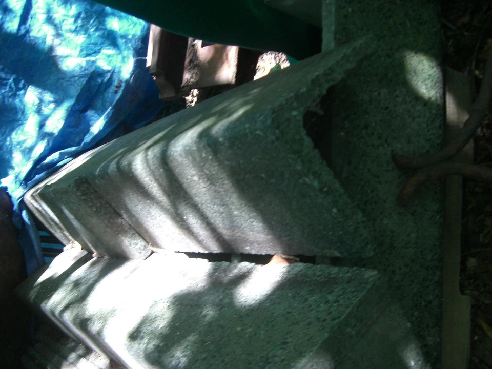 Pedestal industrial urbano jardín arquitectónico dintel piedra vintage frontón piedra Foto 3 de 4