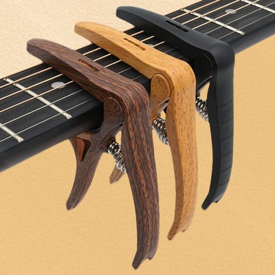 Capo Quick Change Guitar Capo   Capo Wooden With 6 Guitar Picks DES NEU