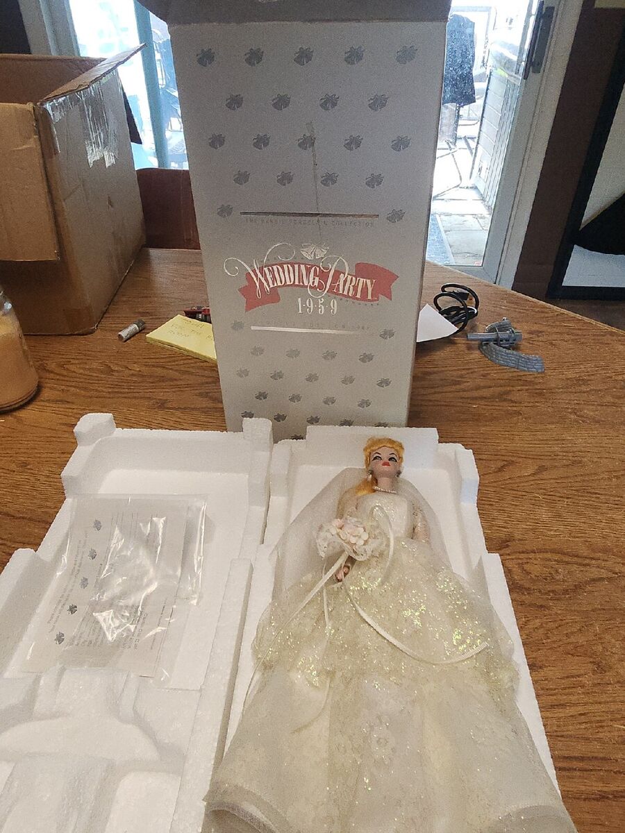 Barbie Wedding Party Porcelain Doll Wedding Gown Mattel 1989 Barbie Wedding Party Porcelain Doll Wedding Gown Mattel 1989