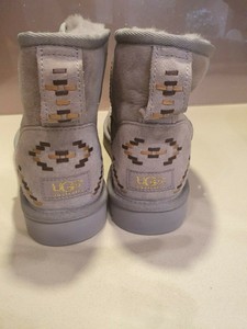 grey ugg boots