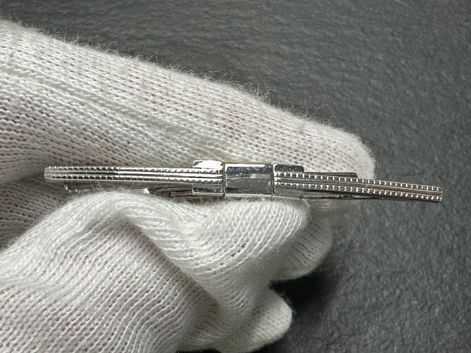 TWO VINTAGE HICKOK USA COLLAR BAR CLIPS : GOLD TONE & SILVER TONE M221