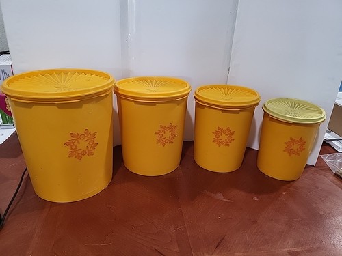 Tupperware 4 pc Nesting Kitchen Canister Set/Servalier - Maize Yellow -Pre-Owned - Picture 1 of 10