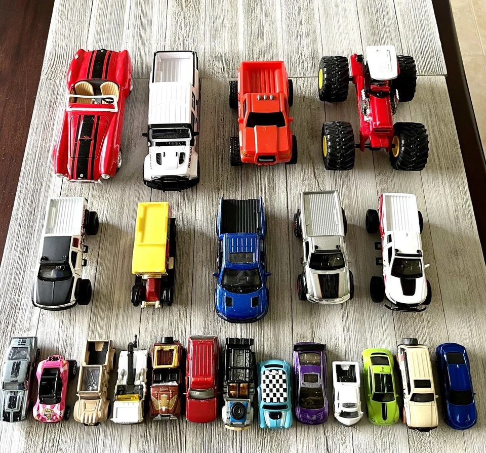 Hotwheels, Matchbox y otros Lote de 22 Coches de Juguete Camiones Carreras Tractor Jeep Foto 2 de 4
