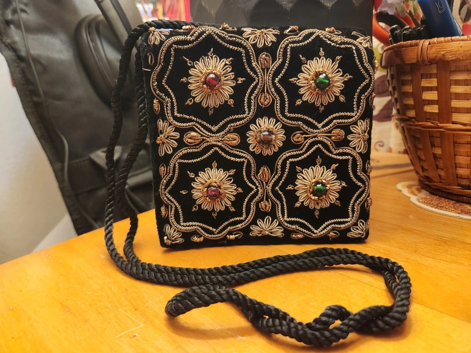 Vintage beaded black velvet handbag from India—Zardozi-style embroidery - Image 3 of 4