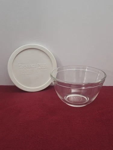 Pyrex 3 Cup Clear Bowl Vintage #7401 750 ml Good Condition With Lid.