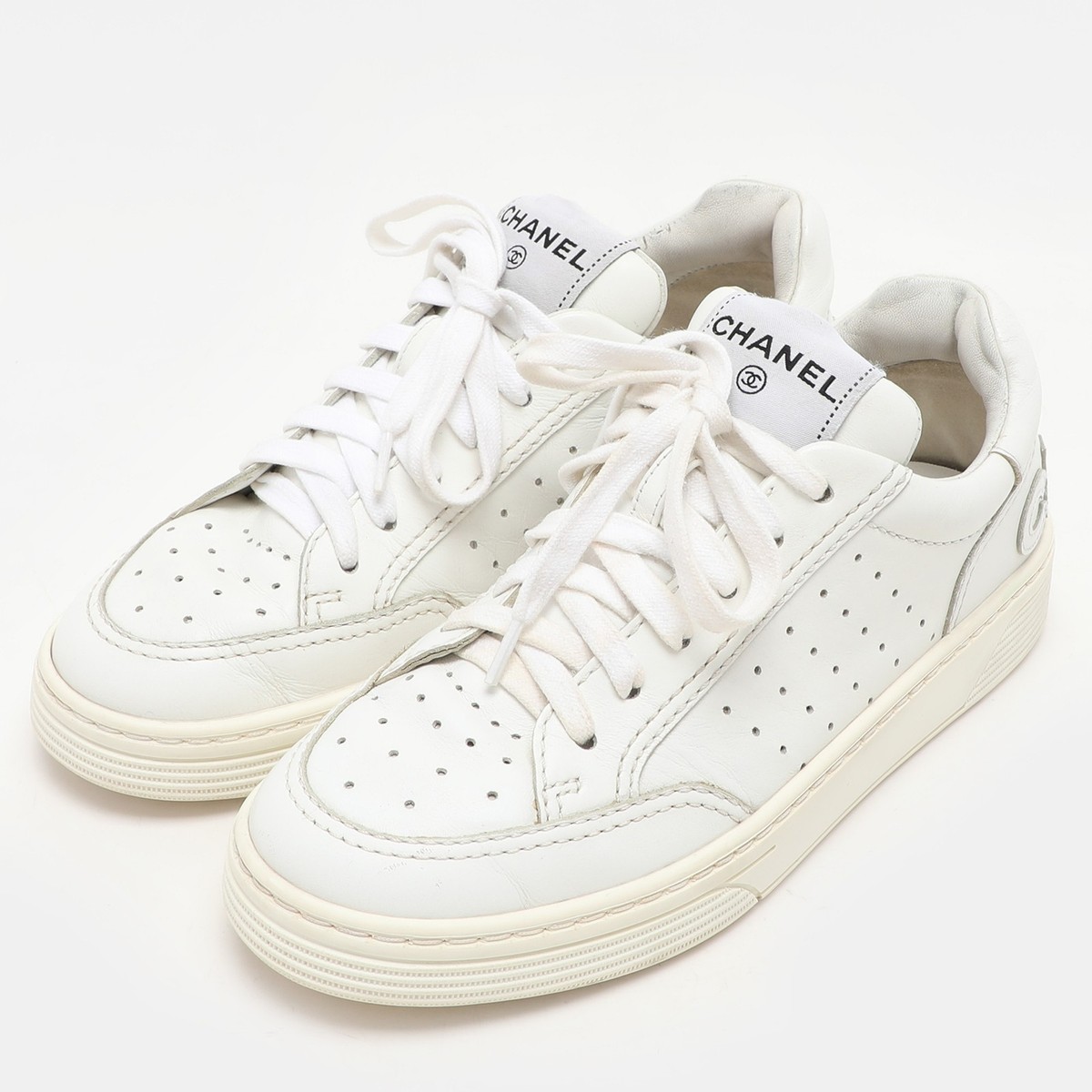 CHANEL ホワイトソックス Chanel White Perforated Leather Low Top Sneakers Size 36.5
