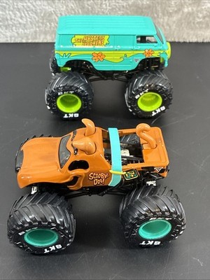 Spin Master Monster Jam Scooby Doo vs The Mystery Machine Die Cast  - 1:64 Scale