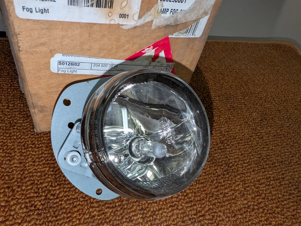 Faro antiniebla delantero derecho mercedes hella cl550 cl63 sl63 ml63 clk63 amg 2048202256 Foto 3 de 4