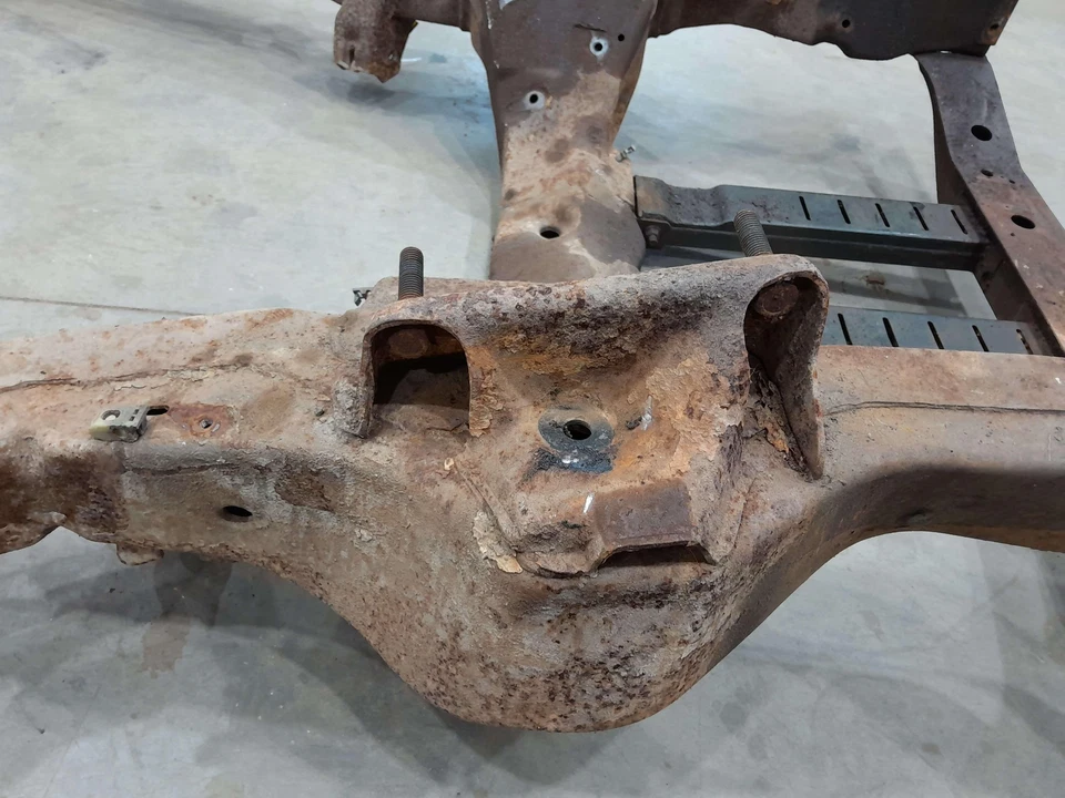 1992 - 1995 Chevy Astro Van quadro dianteiro Crossmember OEM 15674641 - Imagem 3 de 4