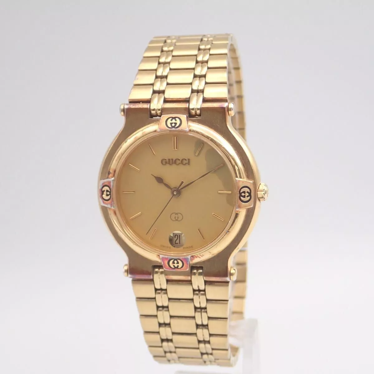 Montre homme GUCCI 9200M cadran doré quartz taille moyenne non testée pour pièces