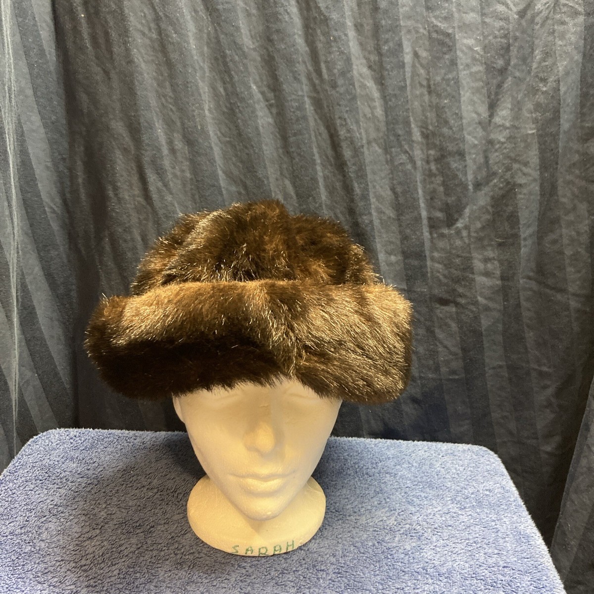 FABULOUS FURS FOR ANIMAL LOVERS | Women display picture 1