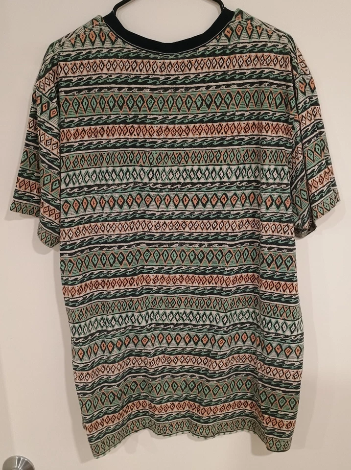 Винтажная футболка Billabong размер XL, бриллиантовые формы/волны/принт Billabong - Изображение 4 из 4