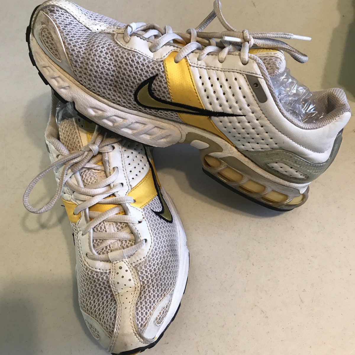 nike livestrong tennis shoes